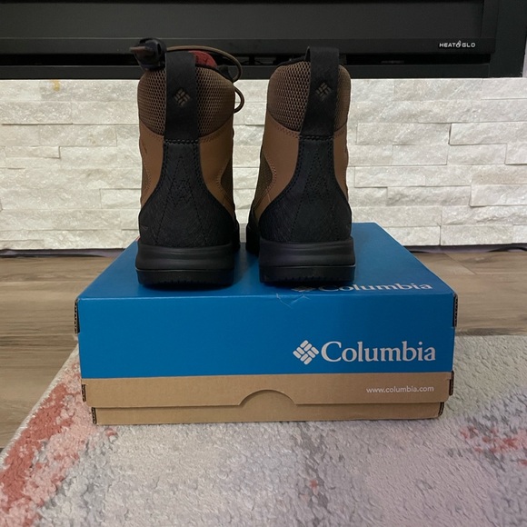 Columbia Waterproof ❄️Kids Brown and Black Boots - Picture 2 of 5